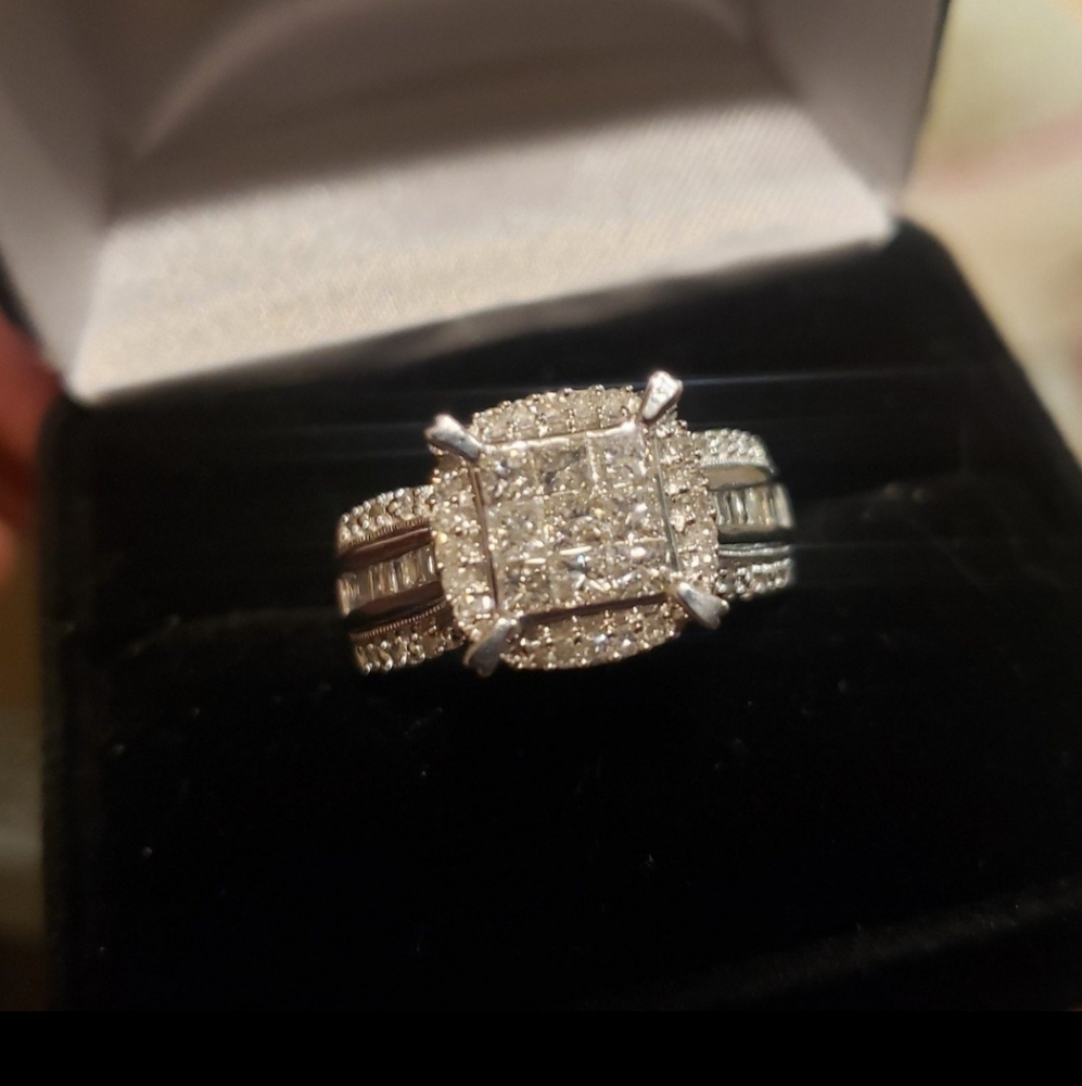 Amazing♥️ 10k gold diamond wedding ring - Picture 3 of 16